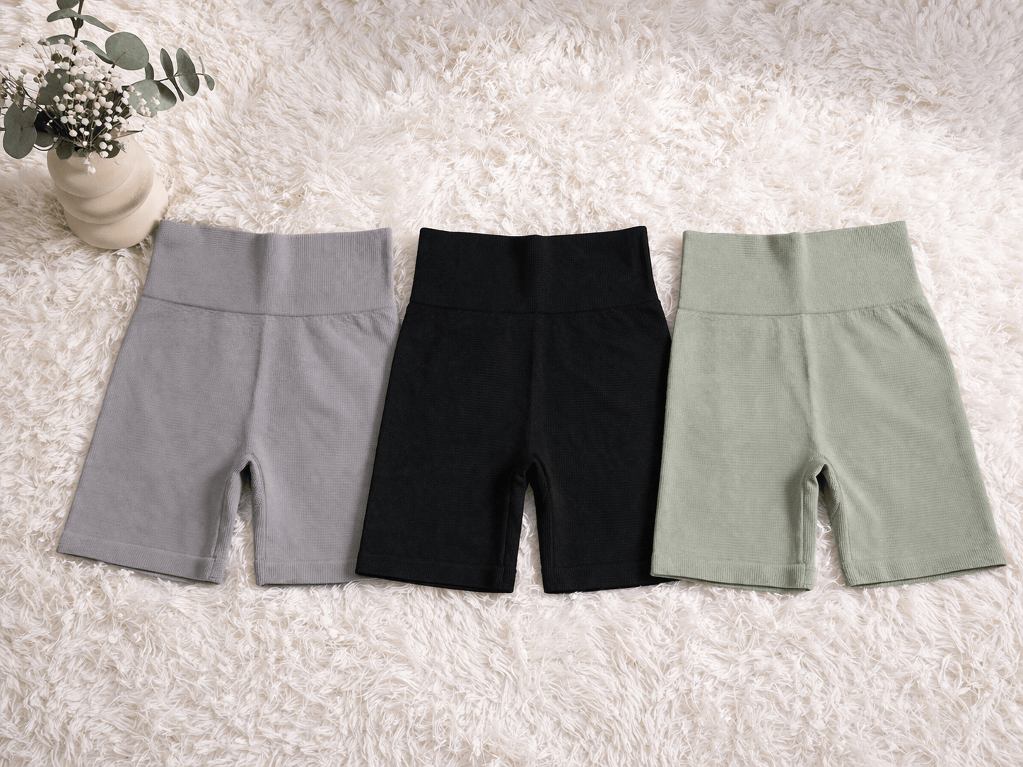 Kit 3 Shorts Femininos Canelados Fitness | Verde, Cinza e Preto